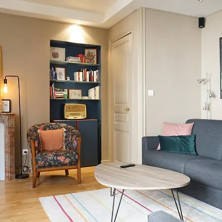 Urban In Heart Of Faubourg Saint Honore District Apartment Paris