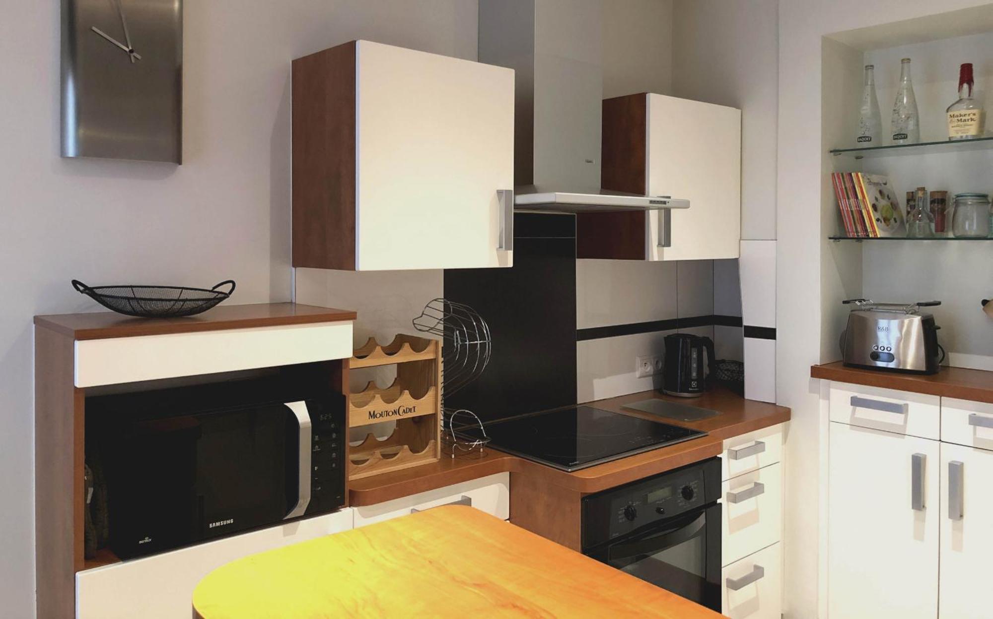 Urban In Heart Of Faubourg Saint Honore District * Paris