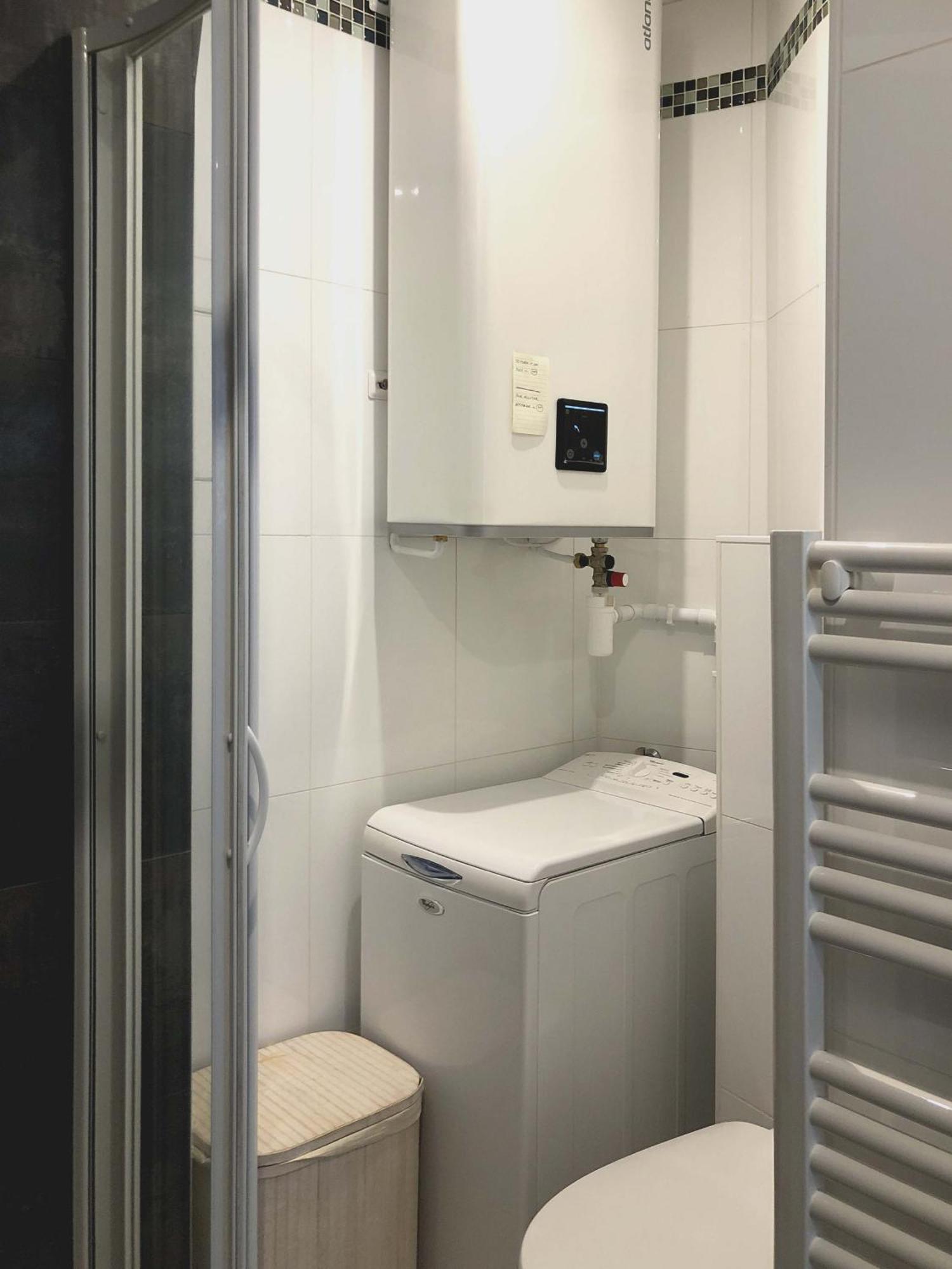 Urban In Heart Of Faubourg Saint Honore District Paris