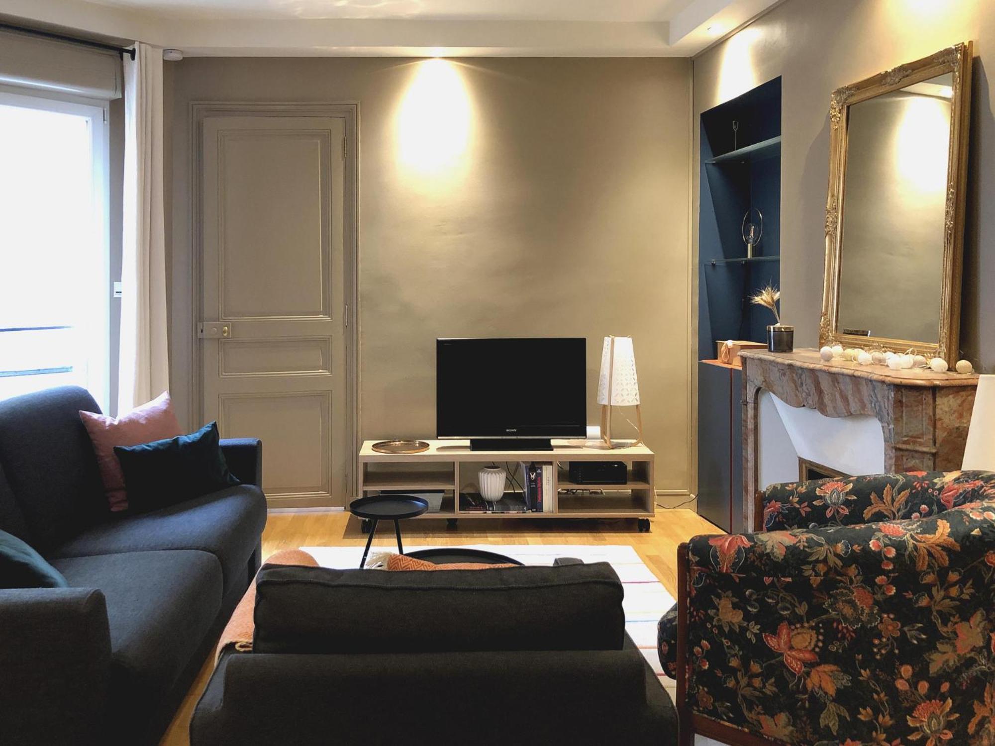 Urban In Heart Of Faubourg Saint Honore District Apartment Paris